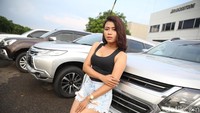 Salah satu mobil impian Julia adalah Pajero Sport, kesan yang gagah dan tangguh menjadi alasan jatuh hati pada mobil berjenis Sport Utility Vehicle ini.