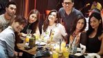 Momen Manis Tata Janeeta Tiup Kue Ultah dan Minum Secangkir Teh