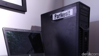 Potret dari laptop dan server pertama Bukalapak. Foto: Muhamad Imron Rosyadi/detikINET