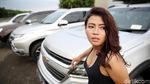 Si Seksi Julia Misty dan Mobil SUV