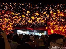 Instalasi Layar OLED LG Sukses Bikin Mata Terpana