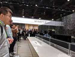 Instalasi Layar OLED LG Sukses Bikin Mata Terpana