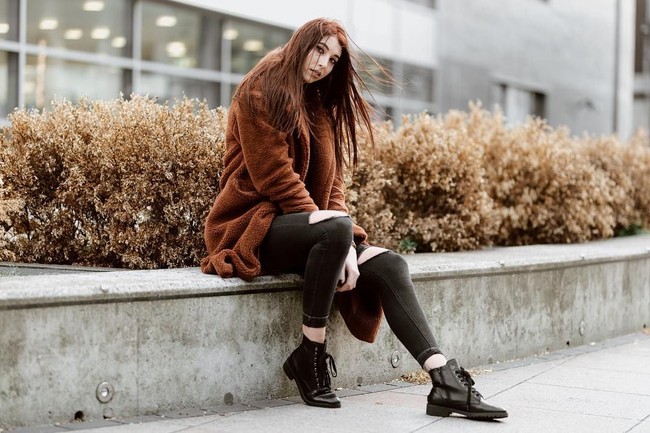 Jade sering pulang ke rumah dengan menangis karena perlakuan kejam teman-temannya, dan orang asing yang akan berbisik tentangnya di jalan yang kemudian mencoba mengambil foto tanpa sepengetahuannya. Foto: Instagram @jadeslavin92