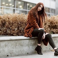 Jade sering pulang ke rumah dengan menangis karena perlakuan kejam teman-temannya, dan orang asing yang akan berbisik tentangnya di jalan yang kemudian mencoba mengambil foto tanpa sepengetahuannya. Foto: Instagram @jadeslavin92