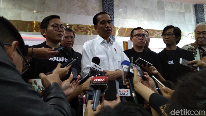 Presiden Jokowi memastikan ulang soal modal awal Bukalapak sebesar Rp 80 ribu. (Foto: Muhamad Imron Rosyadi/detikINET) Presiden Jokowi memastikan ulang soal modal awal Bukalapak sebesar Rp 80 ribu. (Foto: Muhamad Imron Rosyadi/detikINET)