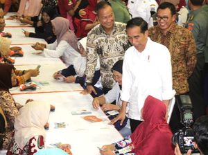 Jokowi Tinjau Penyaluran Dana Bantuan Sosial PKH
