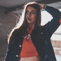 Pada usia 16 ia memutuskan untuk mencoba pemodelan untuk meningkatkan kepercayaan diri. Pola pikirnya pun berubah ketika ia ditawari untuk mewakili Tim GB di taekwondo pad usia 21 tahun. Foto: Instagram @jadeslavin92