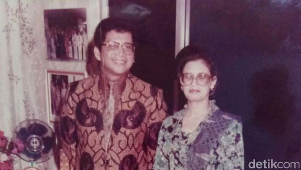 Menteri Muda urusan Pemuda Abdul Gafur dan Fatimah (Emma)