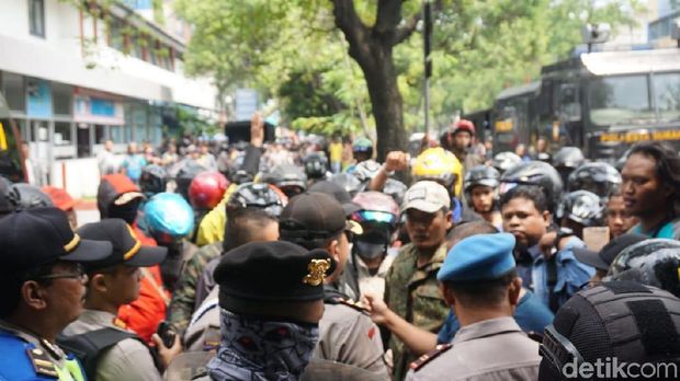 Rutan Solo Digeruduk, Sejumlah Napi Dievakuasi Petugas