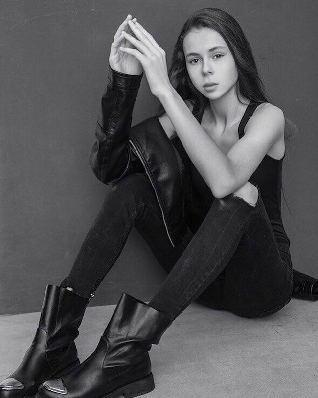 Dilansir Mirror, Masha dan Dasha dikatakan seperti mayat hidup sebelum dilarikan ke rumah sakit Moscow karena gangguan makan tersebut. Ketika itu, berat Dasha hanya 36 kg dan saudarinya Masha 40 kg. Foto: Instagram @dashenka_ledeneva