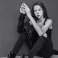 Dilansir Mirror, Masha dan Dasha dikatakan seperti mayat hidup sebelum dilarikan ke rumah sakit Moscow karena gangguan makan tersebut. Ketika itu, berat Dasha hanya 36 kg dan saudarinya Masha 40 kg. Foto: Instagram @dashenka_ledeneva