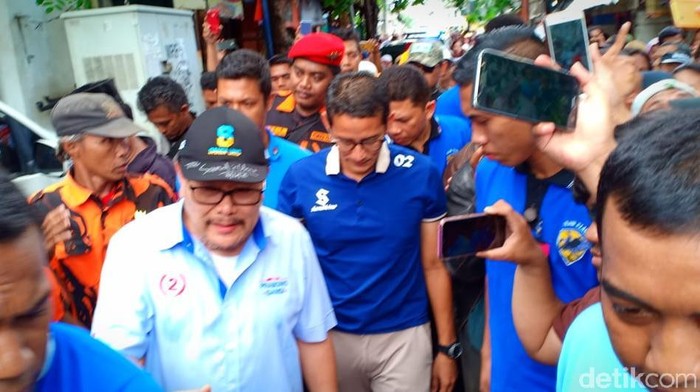 Sebelum ke Pasar Mitra, Sandiaga Datangi Lokasi Kebakaran di Tambora