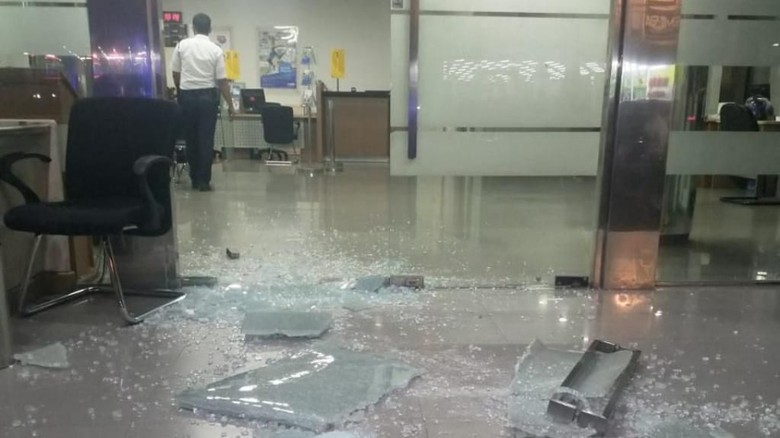 Viral Pintu Kaca BCA Pandaan Pecah Dikira Rampok, Ini yang Terjadi Viral Pintu Kaca BCA Pandaan Pecah Dikira Rampok, Ini yang Terjadi