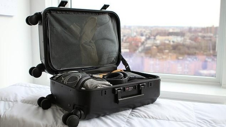 Koper carry-on-closet yang inovatif (solgaard design) Koper carry-on-closet yang inovatif (solgaard design)