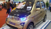 Jinma JMW 2200 berusaha keras untuk menjadi BMW i3. Mobil ini sepenuhnya sudah mengandalkan tenaga listrik yang berasal dari baterai timbal. Baterai ini mampu menghasilkan energi untuk motor listrik 3 kWh dengan kecepatan tertinggi mencapai 50 km/jam. Pool/Istimewa.