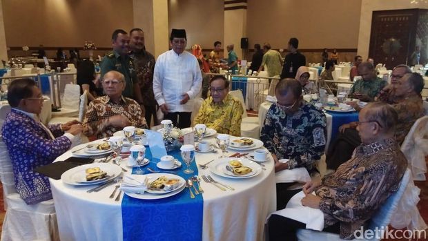 Prof Emil Salim dan Akbar Tanjung menghadiri acara peluncuran otobiografi Abdul Gafur, Kamis (10/1/2019)