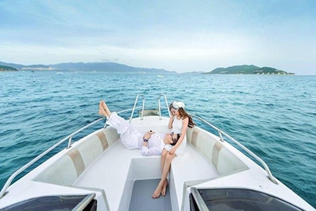 Mereka masih tidak yakin, tetapi setelah banyak dibujuk oleh Van Anh dan Dang Tuan, akhirnya orangtua Van Anh mengalah dan membiarkannya menikah. Van Anh kemudian memutuskan untuk terbang ke Rusia bersama Dan Tuan dan membahas pernikahan mereka. Yang mengejutkannya, sang kekasih mengungkapkan bahwa ia sebenarnya adalah pengusaha kaya dan telah menjadi manajer umum merek merek fashion terkenal. Foto: Istimewa