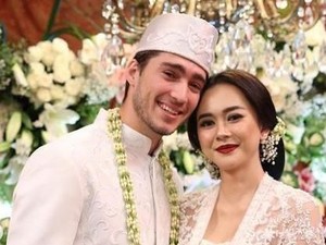 Yippie! Aura Kasih Hamil Anak Perempuan