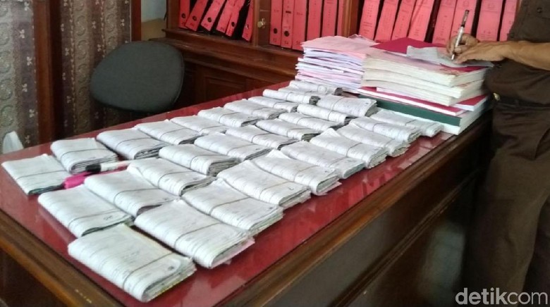 Tumpukan barang bukti tilang SIM di Kejaksaan Ciamis (Foto: Dadang Hermansyah) Tumpukan barang bukti tilang SIM di Kejaksaan Ciamis (Foto: Dadang Hermansyah)