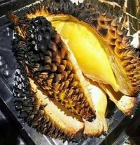 Pencinta Durian Harus Cicip Durian Bakar yang Lembut Manis Ini