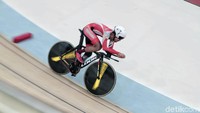 Fadli bertanding di nomor individual pursuit putra C4-C5 Asian Track Cycling Championship 2019 yang dihelat di Jakarta International Velodrome, Kamis (10/1). 