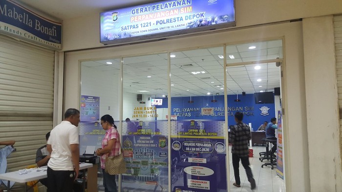 Gerai Perpanjangan SIM di Detos, Depok