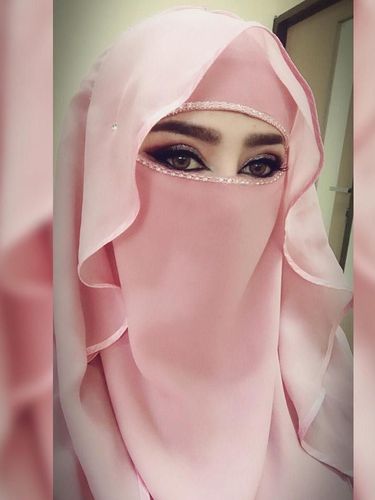 Gaya Tiara Dewi Bercadar di Polda Metro Jaya yang Curi Perhatian 