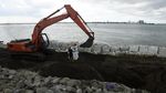 Bongkar Muat Perdana di Makassar New Port