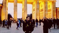 Sebagai warga Jerman, pasti pernah berkunjung ke Branderburg Gate di Berlin. (niklas_heinze/Instagram)