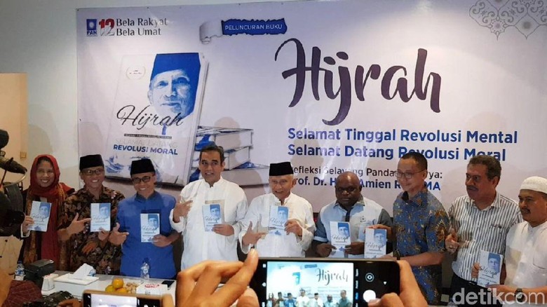 Amien Rais Luncurkan Buku Revolusi Moral: Revolusi Mental Jokowi Tak Jelas Amien Rais Luncurkan Buku Revolusi Moral: Revolusi Mental Jokowi Tak Jelas