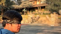 Namun karena menyebabkan kemacetan di lokasi sekitar, pihak kepolisian membuat larangan berfoto di sana meskipun pemilik rumah tak keberatan. Dok. Instagram