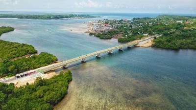 Lama Dinanti, Kini Dua Pulau di Maluku Tersambung Jembatan
