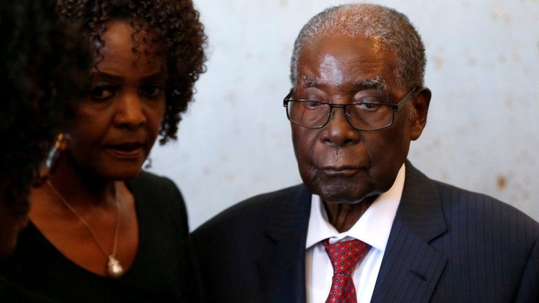 Koper Berisi Uang Rp 2,1 M Dicuri dari Mantan Presiden Zimbabwe Koper Berisi Uang Rp 2,1 M Dicuri dari Mantan Presiden Zimbabwe