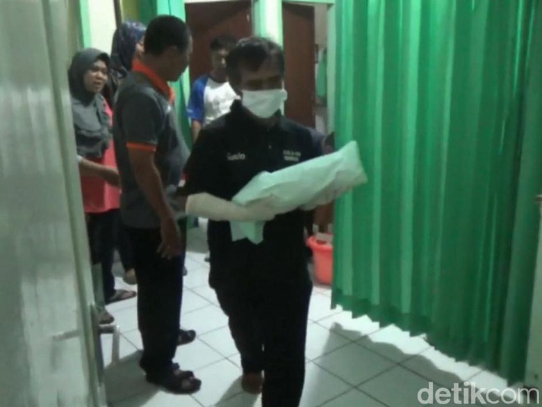 Kasus Bayi Dibuang ke Kloset, Polisi Cari Ayah Biologis Kasus Bayi Dibuang ke Kloset, Polisi Cari Ayah Biologis