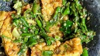 Selain membuat tempe penyet dengan sambal merah. @evasandra01 juga membuat racikan tempe penyet dengan sambal ijo yang nikmat. Foto: Instagram@evasandra01