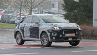 Meski masih dalam bentuk prototipe, Ford Fiesta terlihat lebih bongsor. Foto: Pool (autoevolution)