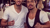 Hakan Calhanoglu juga menyebut kalau steak buatan Salt Bae sangat lezat. Bulan Mei tahun 2016 lalu, ia datang ke restoran Nurs Et Turki. Foto: Instagram nust_et