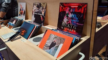 Pengunjung pun dapat menjajal perangkat audio Sony lainnya. (Foto: Adi Fida Rahman/detikINET)