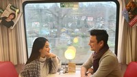 Titi Kamal dan Christian Sugiono so sweet banget ya? Ini saat berada di Sächsische Schweiz. Foto: Instagram@titi_kamall