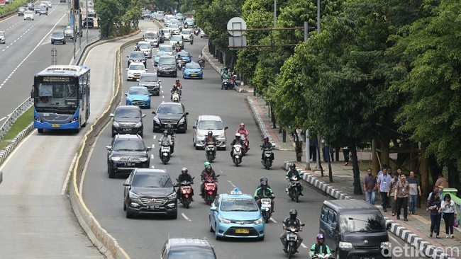 Kurangi Polusi Jakarta dengan Naik Angkutan Umum, Efektifkah?