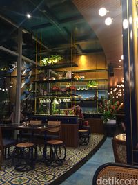 Bersantap di Restoran Elodee Gandaria City, Serasa di Taman Bunga Eksotis