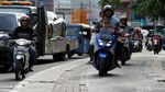 Duh,.. Jalur Pedestrian Ini Dibajak Pemotor dan Bajaj