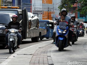 Naik Motor Miskin, Komunitas Anti-helm karena Bikin Rambut Rontok