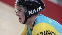 Ponaryov Sergey meraih medali emas kategori final men elite 1km dengan catatan waktu 1:02.83.