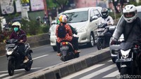 Mereka bahkan nekat melawan arah.