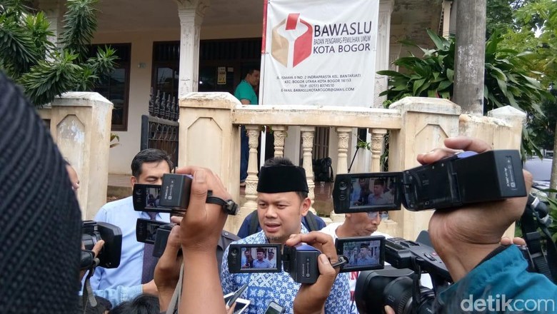Bawaslu Bogor Putuskan soal Pose Satu Jari Bima Arya Pekan Depan Bawaslu Bogor Putuskan soal Pose Satu Jari Bima Arya Pekan Depan