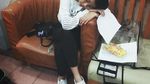 Ghea Indrawari, Penyanyi Imut yang Hobi Pose Seru Bareng Makanan