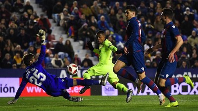 Messi-Suarez Absen, Barcelona Tumbang