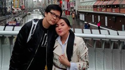 7 Momen Romantis Keluarga Personel Band Gigi