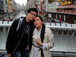 7 Momen Romantis Keluarga Personel Band Gigi